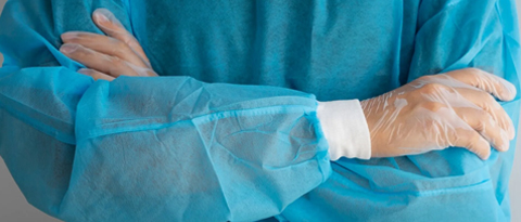Comment porter correctement les blouses chirurgicales jetables